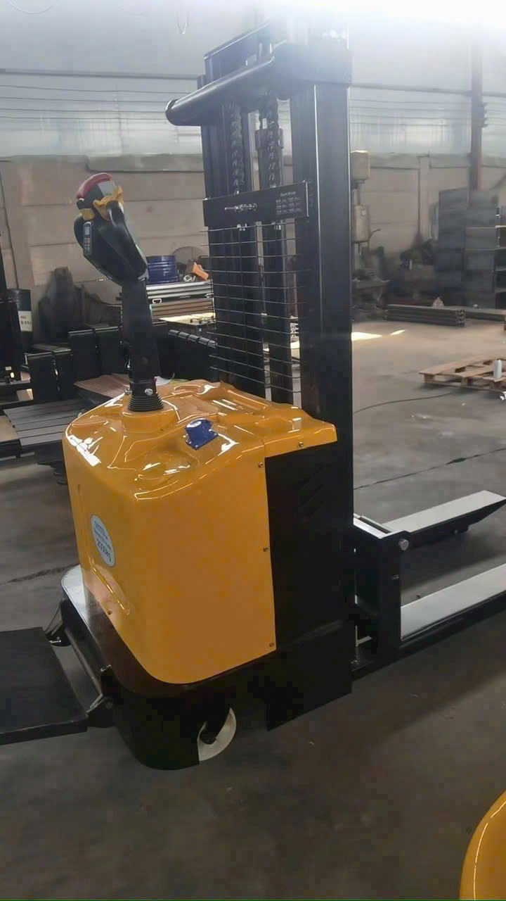 xe nâng điện đứng lái 2 tấn&nbsp;